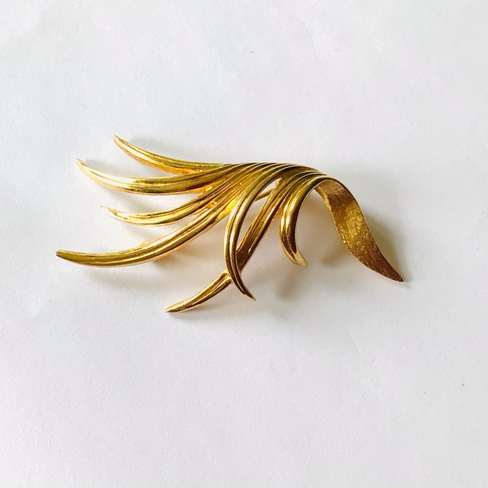 Vintage Boucher Elegant Gold Leaf Brooch
